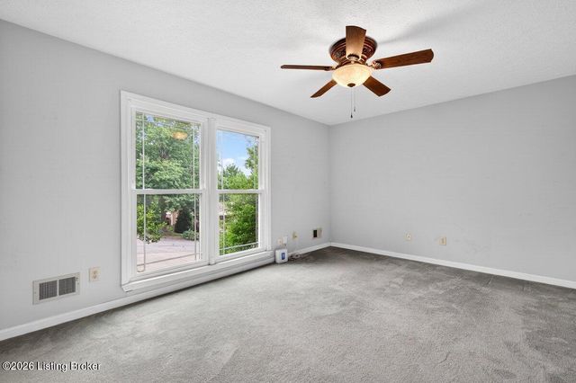 6813 Stone Hill Rd, Louisville, KY 40214