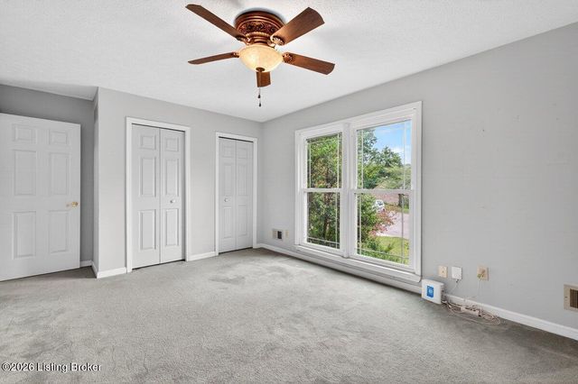 6813 Stone Hill Rd, Louisville, KY 40214