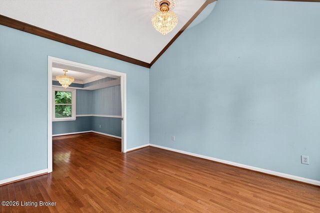 6813 Stone Hill Rd, Louisville, KY 40214
