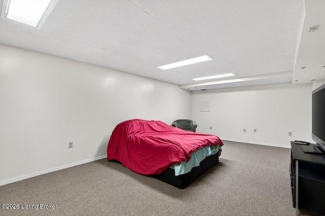 6813 Stone Hill Rd, Louisville, KY 40214