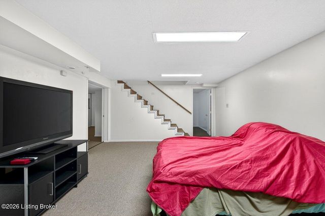 6813 Stone Hill Rd, Louisville, KY 40214