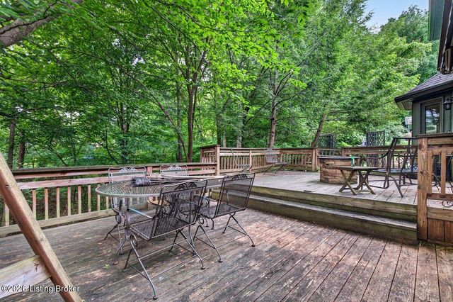 6813 Stone Hill Rd, Louisville, KY 40214