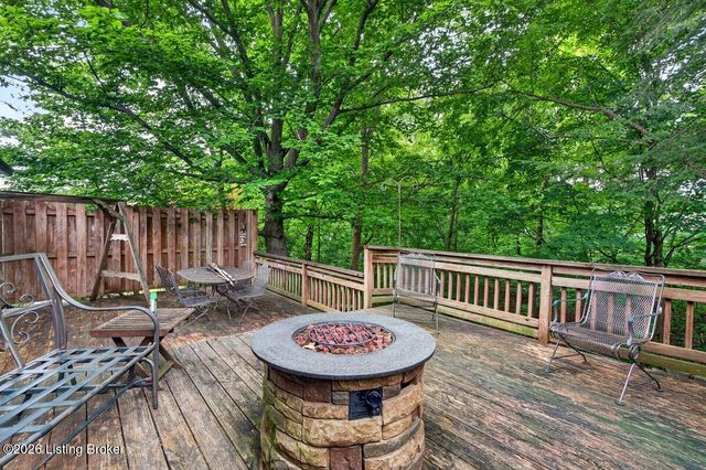 6813 Stone Hill Rd, Louisville, KY 40214