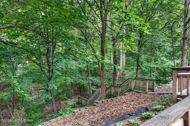 6813 Stone Hill Rd, Louisville, KY 40214