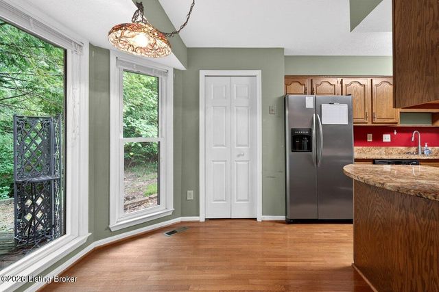 6813 Stone Hill Rd, Louisville, KY 40214