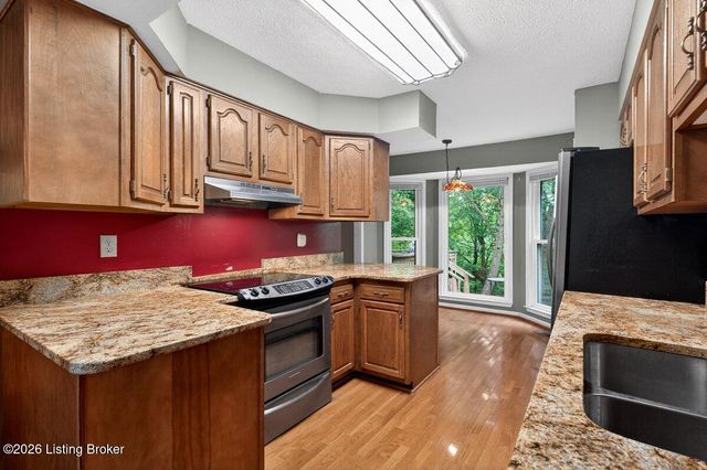 6813 Stone Hill Rd, Louisville, KY 40214
