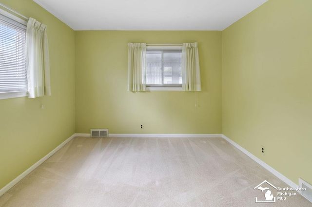 1852 E Longmeadow Road, Trenton, MI 48183