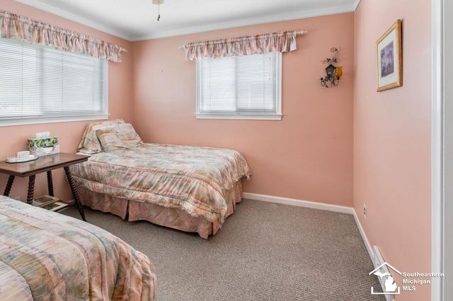 1852 E Longmeadow Road, Trenton, MI 48183