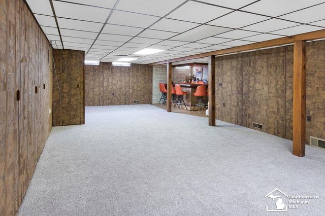 1852 E Longmeadow Road, Trenton, MI 48183