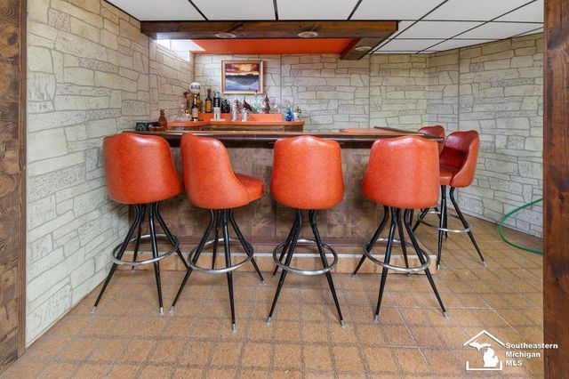 1852 E Longmeadow Road, Trenton, MI 48183