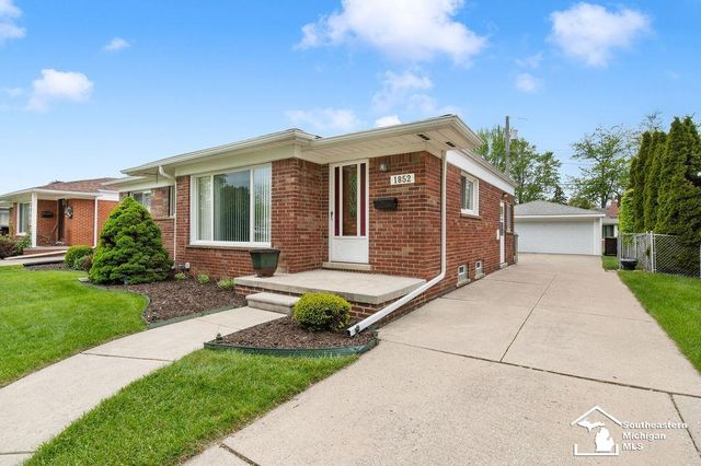 1852 E Longmeadow Road, Trenton, MI 48183