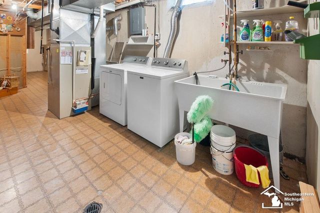 1852 E Longmeadow Road, Trenton, MI 48183