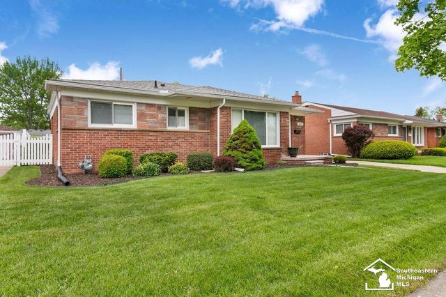 1852 E Longmeadow Road, Trenton, MI 48183