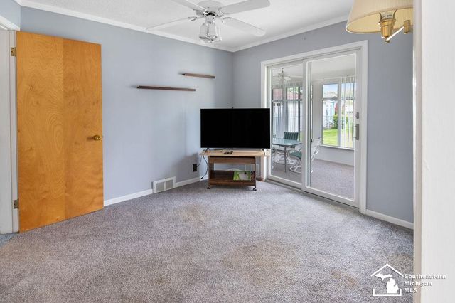 1852 E Longmeadow Road, Trenton, MI 48183