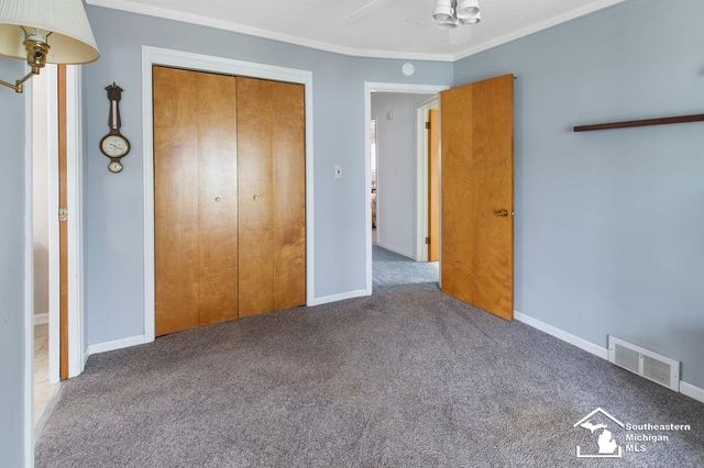 1852 E Longmeadow Road, Trenton, MI 48183