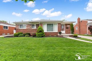 1852 E Longmeadow Road, Trenton, MI 48183