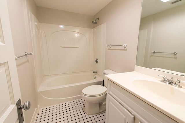11 Wright St 1, Cambridge, MA 02138