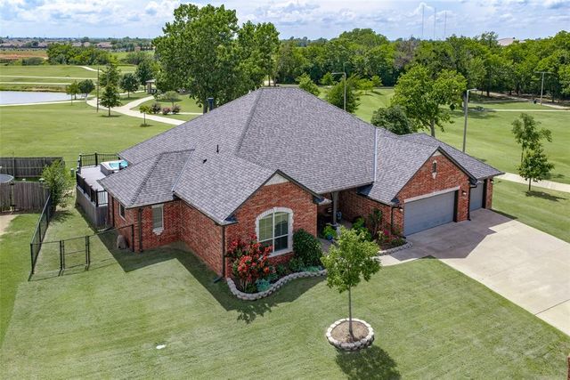 517 Heather Lane, Moore, OK 73160