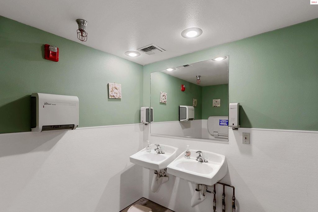 208 N 1st Avenue, Sandpoint, ID 83864 photo 23