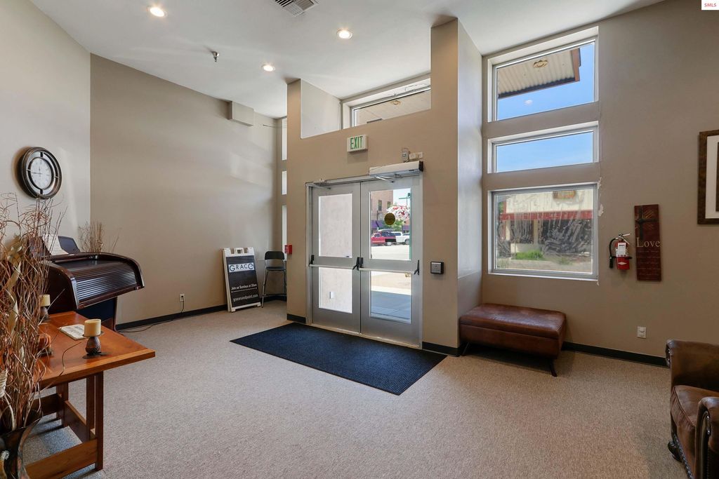 208 N 1st Avenue, Sandpoint, ID 83864 photo 7