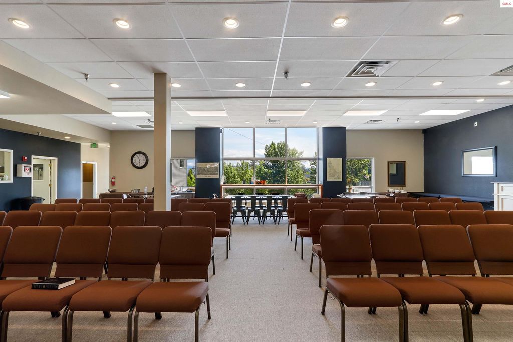 208 N 1st Avenue, Sandpoint, ID 83864 photo 9