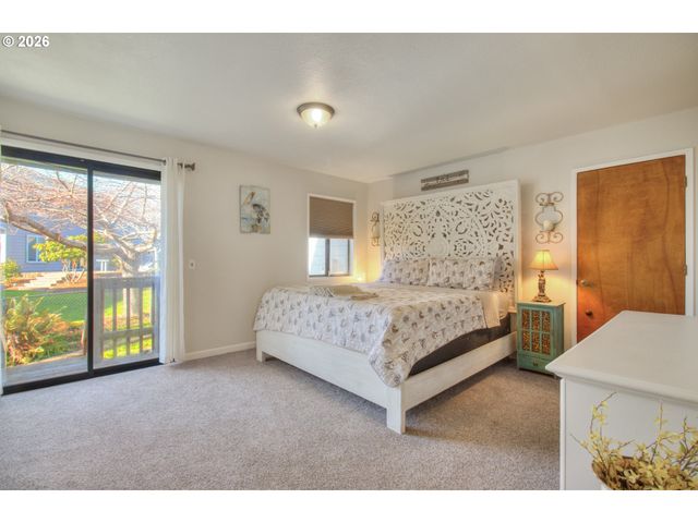 19 OTTER Ter, Brookings, OR 97415