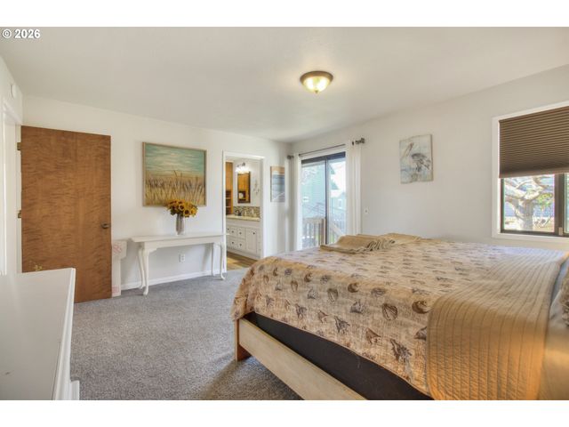 19 OTTER Ter, Brookings, OR 97415