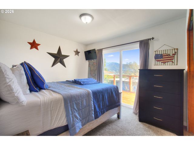 19 OTTER Ter, Brookings, OR 97415