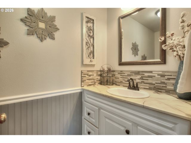 19 OTTER Ter, Brookings, OR 97415
