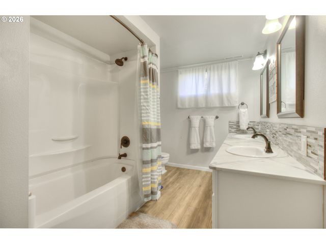 19 OTTER Ter, Brookings, OR 97415