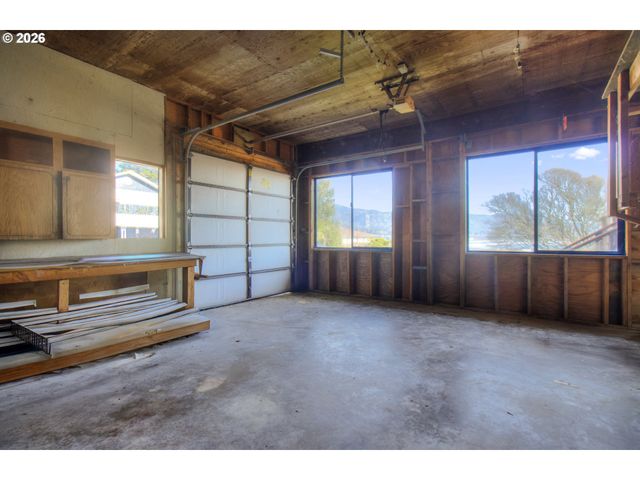 19 OTTER Ter, Brookings, OR 97415