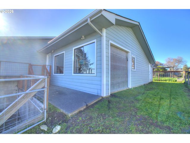 19 OTTER Ter, Brookings, OR 97415