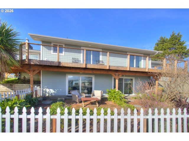 19 OTTER Ter, Brookings, OR 97415