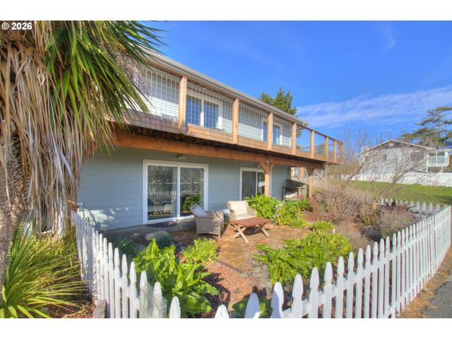 19 OTTER Ter, Brookings, OR 97415