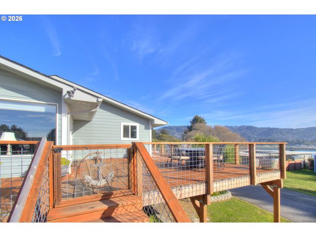 19 OTTER Ter, Brookings, OR 97415