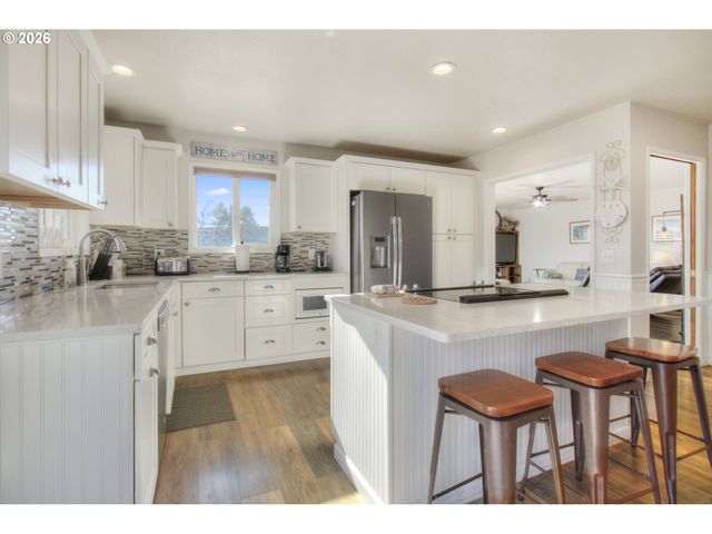 19 OTTER Ter, Brookings, OR 97415