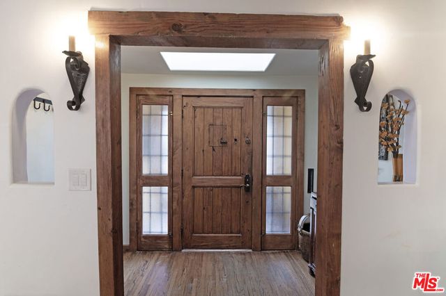 543 N Las Palmas Avenue, Los Angeles, CA 90004