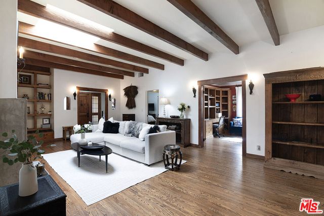 543 N Las Palmas Avenue, Los Angeles, CA 90004