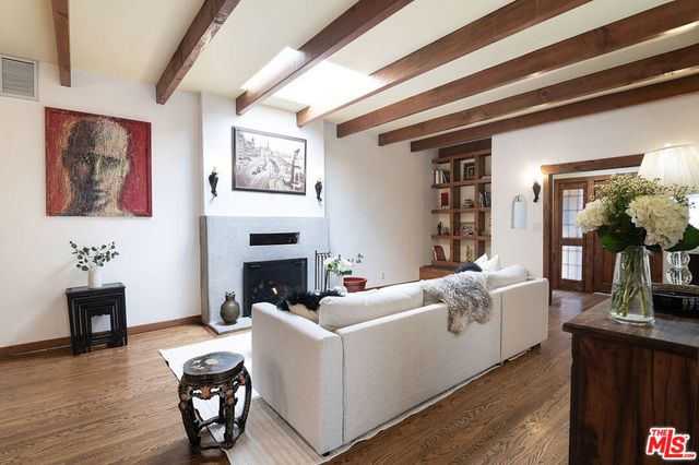 543 N Las Palmas Avenue, Los Angeles, CA 90004