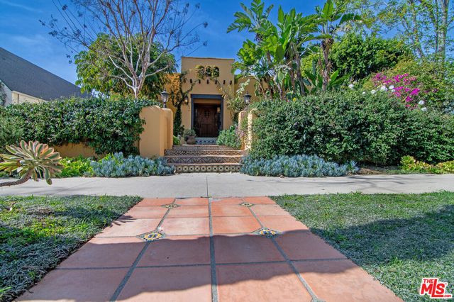 543 N Las Palmas Avenue, Los Angeles, CA 90004