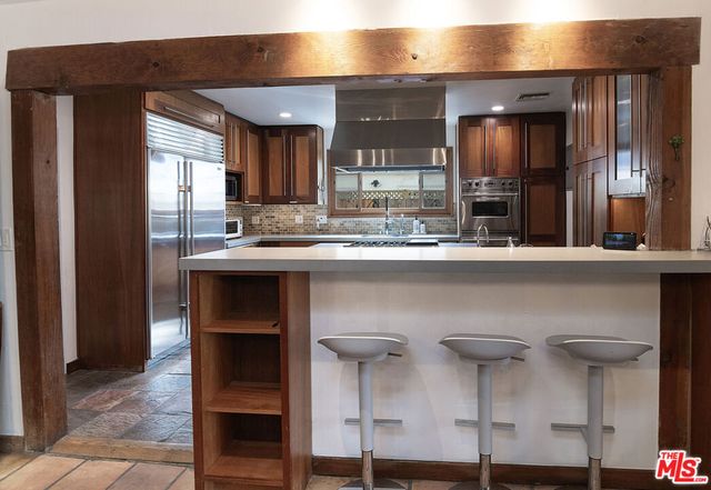 543 N Las Palmas Avenue, Los Angeles, CA 90004