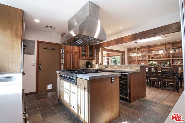 543 N Las Palmas Avenue, Los Angeles, CA 90004