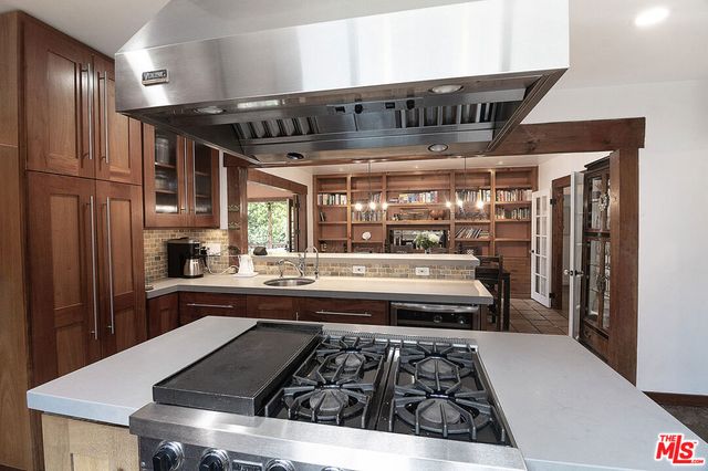 543 N Las Palmas Avenue, Los Angeles, CA 90004