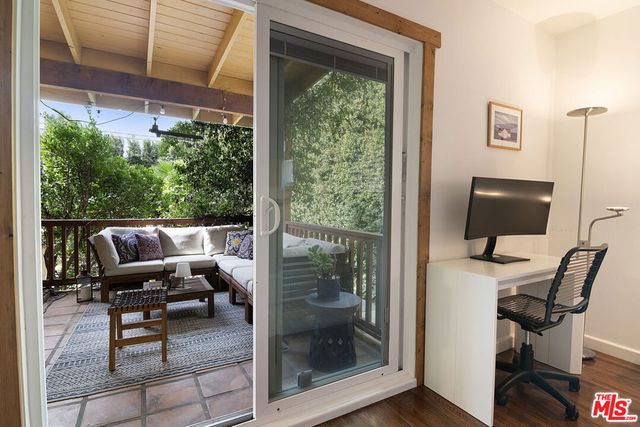 543 N Las Palmas Avenue, Los Angeles, CA 90004