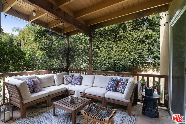 543 N Las Palmas Avenue, Los Angeles, CA 90004