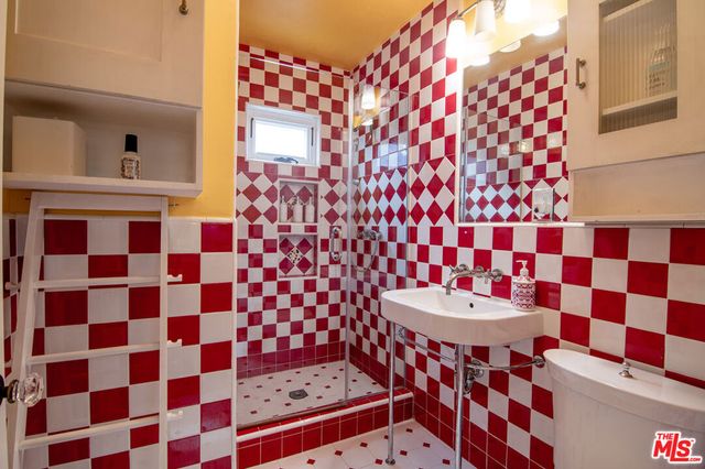 543 N Las Palmas Avenue, Los Angeles, CA 90004