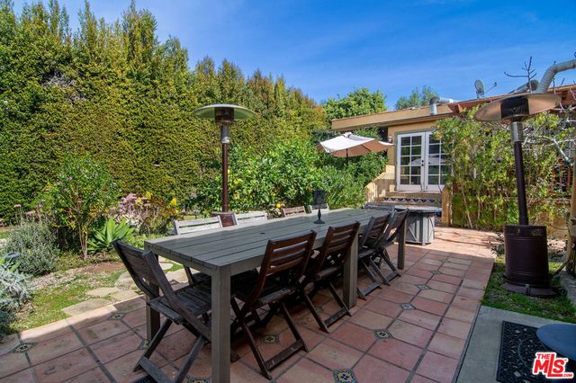 543 N Las Palmas Avenue, Los Angeles, CA 90004