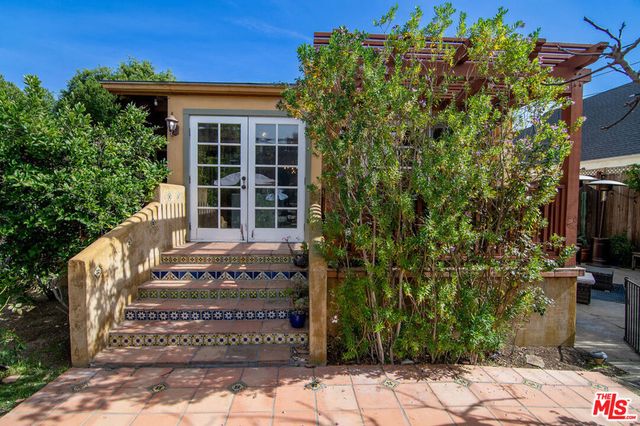 543 N Las Palmas Avenue, Los Angeles, CA 90004