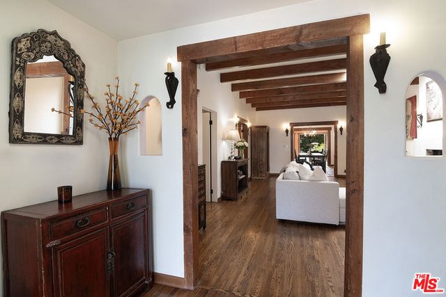 543 N Las Palmas Avenue, Los Angeles, CA 90004