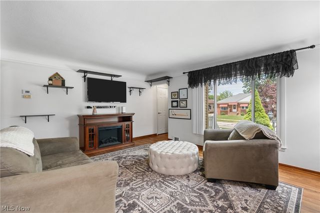 8123 Lanyard Drive, Parma, OH 44129